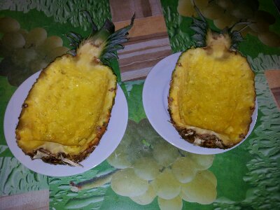 Курица в ананасе по Гавайски - Вынимаем мякоть