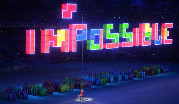 Церемония закрытия XI зимних Паралимпийских игр. Слово "Невозможно" превращается в "Возможно"