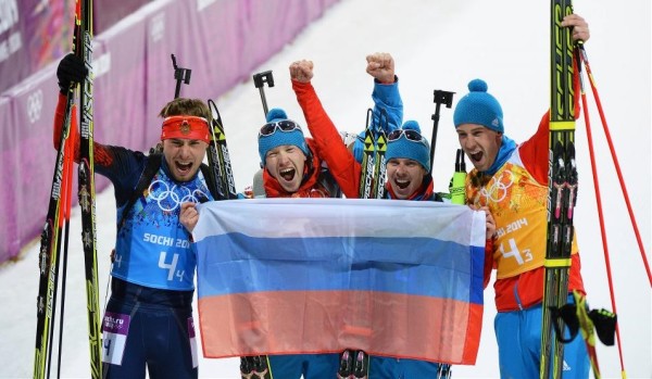 Феерическая победа мужской биатлонной сборной России в эстафете. На последнем этапе Антон Шипулин сделал всё, чтобы не отдать золото соперникам!